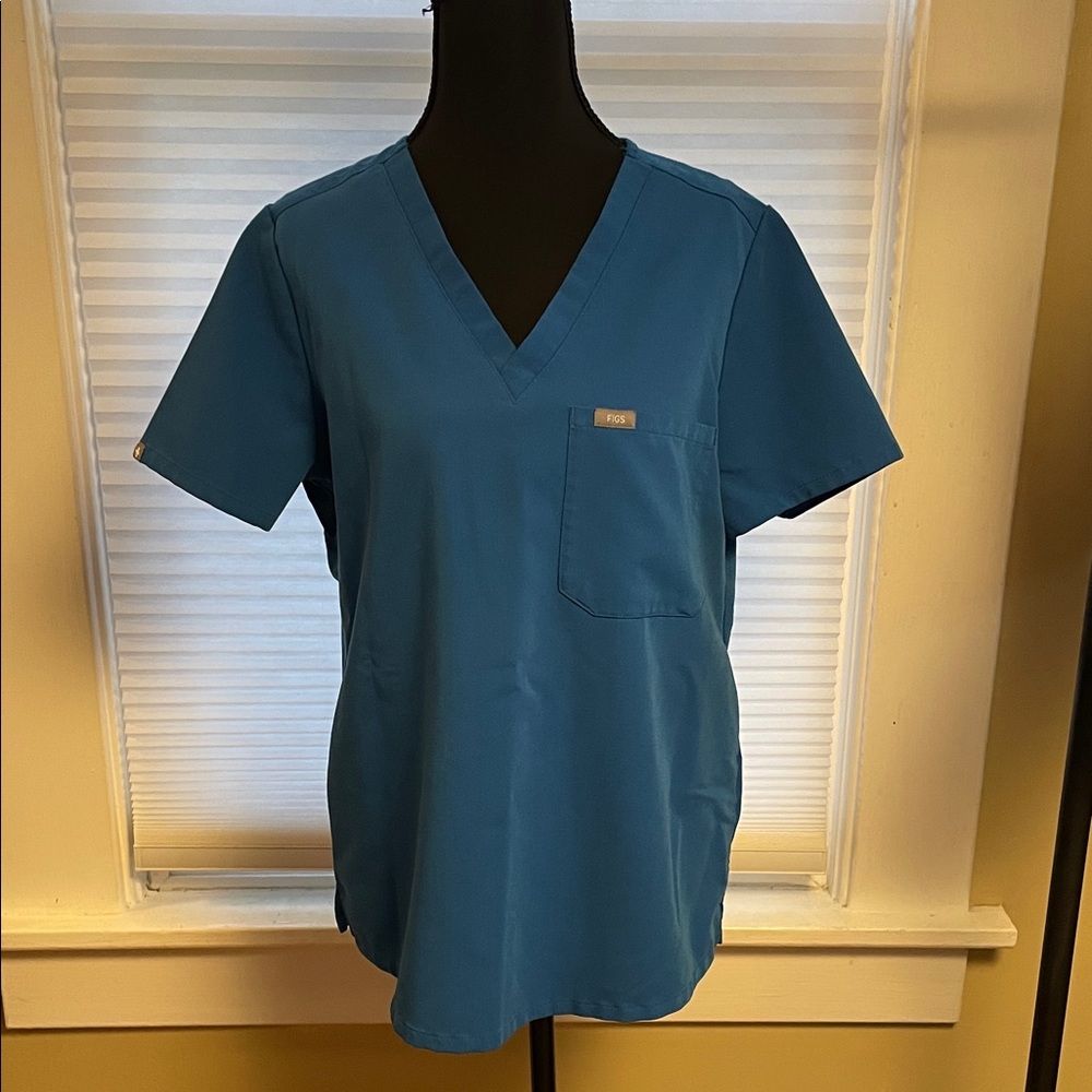 Figs one pocket Blue V-Neck Women's scrub Top size M